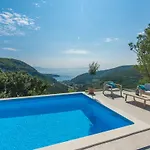 Bogijeva Βίλα Rabac